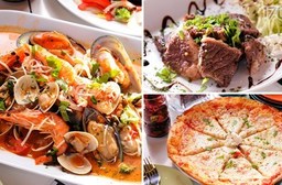 只要180元即可享有【LIVELIVE Project 現場表演計劃餐廳《中山店》】原價300元平假日消費金額折抵,特別推薦:佛羅倫斯特製牛排麵、主廚推薦黑松露Pizza、羅馬鄉村義式香料烤雞、義式香煎魚排、綜合無敵海鮮盤、義式牛肉蔬菜沙拉、白酒蕃茄燒淡菜、米蘭海鮮起司燉飯等。