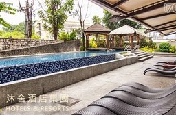 只要399元(雙人價)即可享有【沐舍溫泉渡假酒店】原價1,200元平、假日特惠:好康再加碼:大眾風呂SPA券2位/精緻湯屋兩人一室60分鐘 2選1(使用湯屋加贈30分鐘)